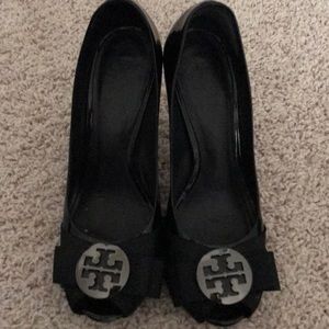 Tory Burch black patent heel size 6